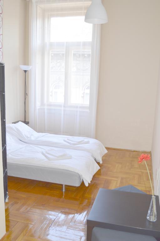 Synagogue Central Guest House Будапеща Стая снимка
