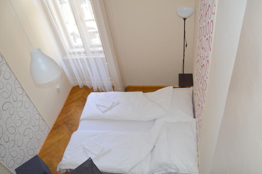 Synagogue Central Guest House Будапеща Стая снимка