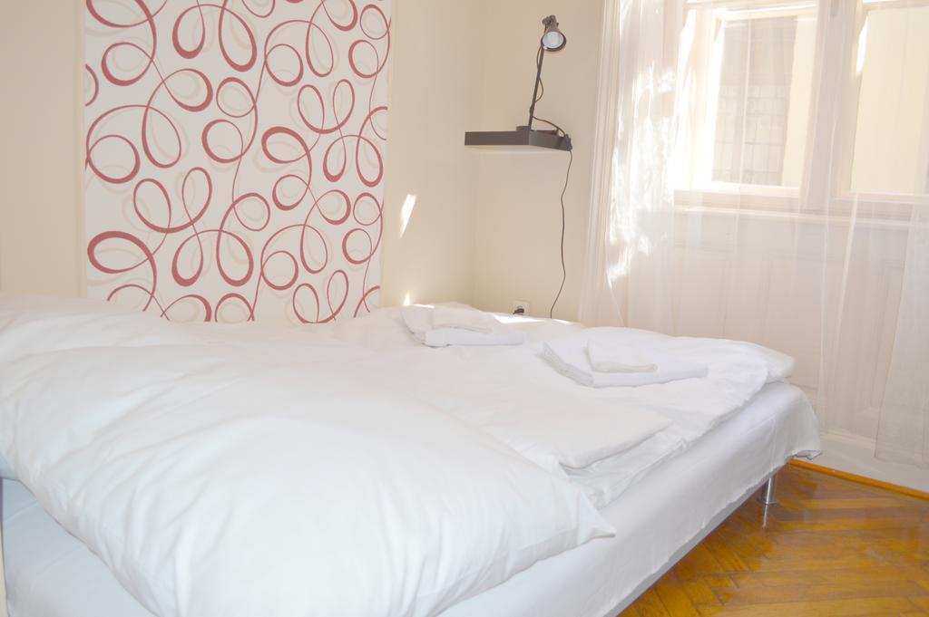 Synagogue Central Guest House Будапеща Стая снимка