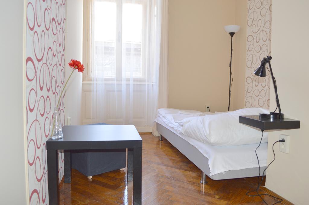 Synagogue Central Guest House Будапеща Стая снимка